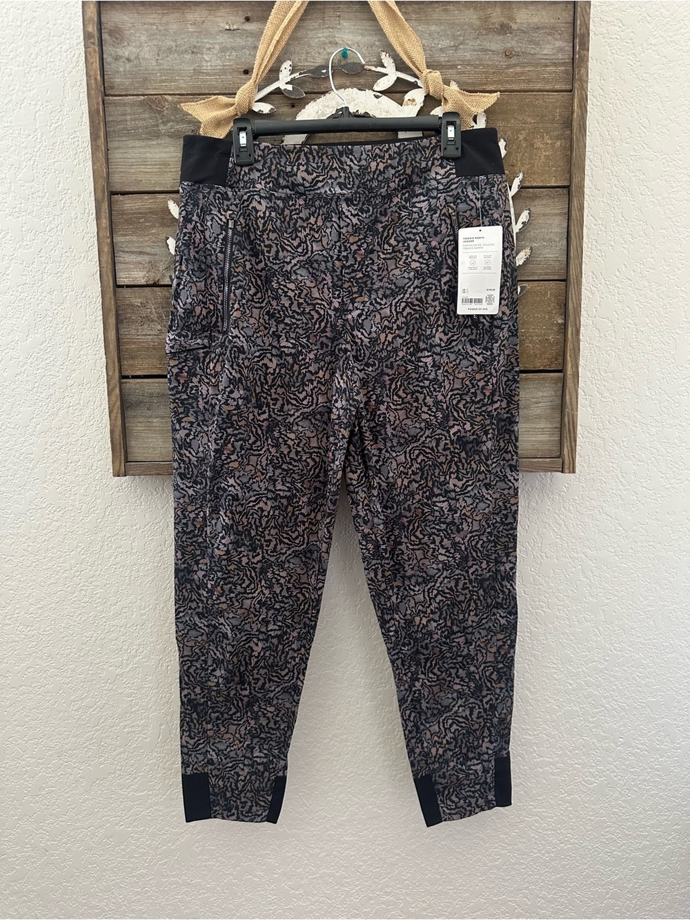 Athleta‎ Trekkie North Printed Jogger Pants ladies size 12 NWT